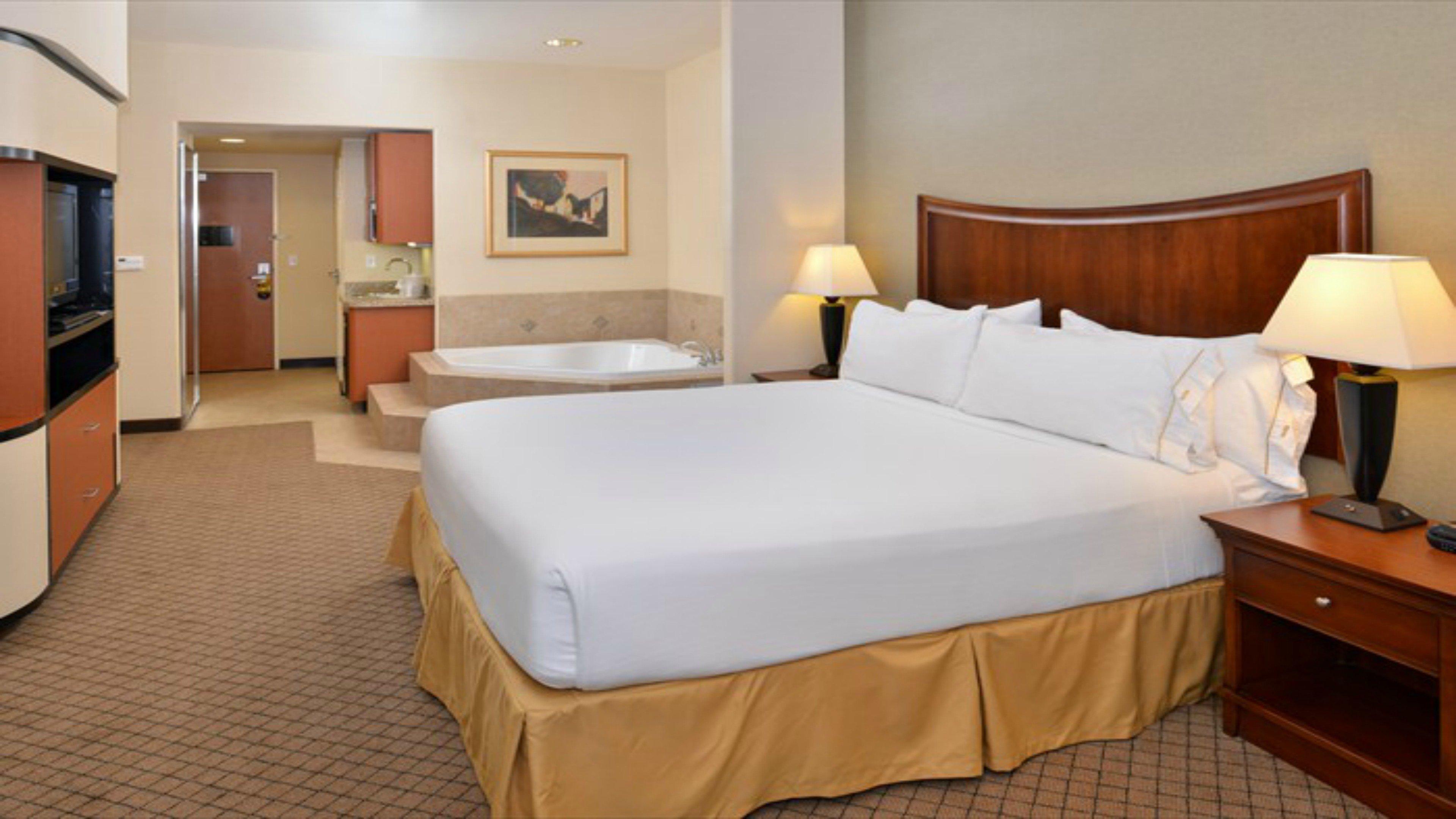Holiday Inn Express Hotel & Suites Lincoln-Roseville Area, An Ihg Hotel Exterior photo