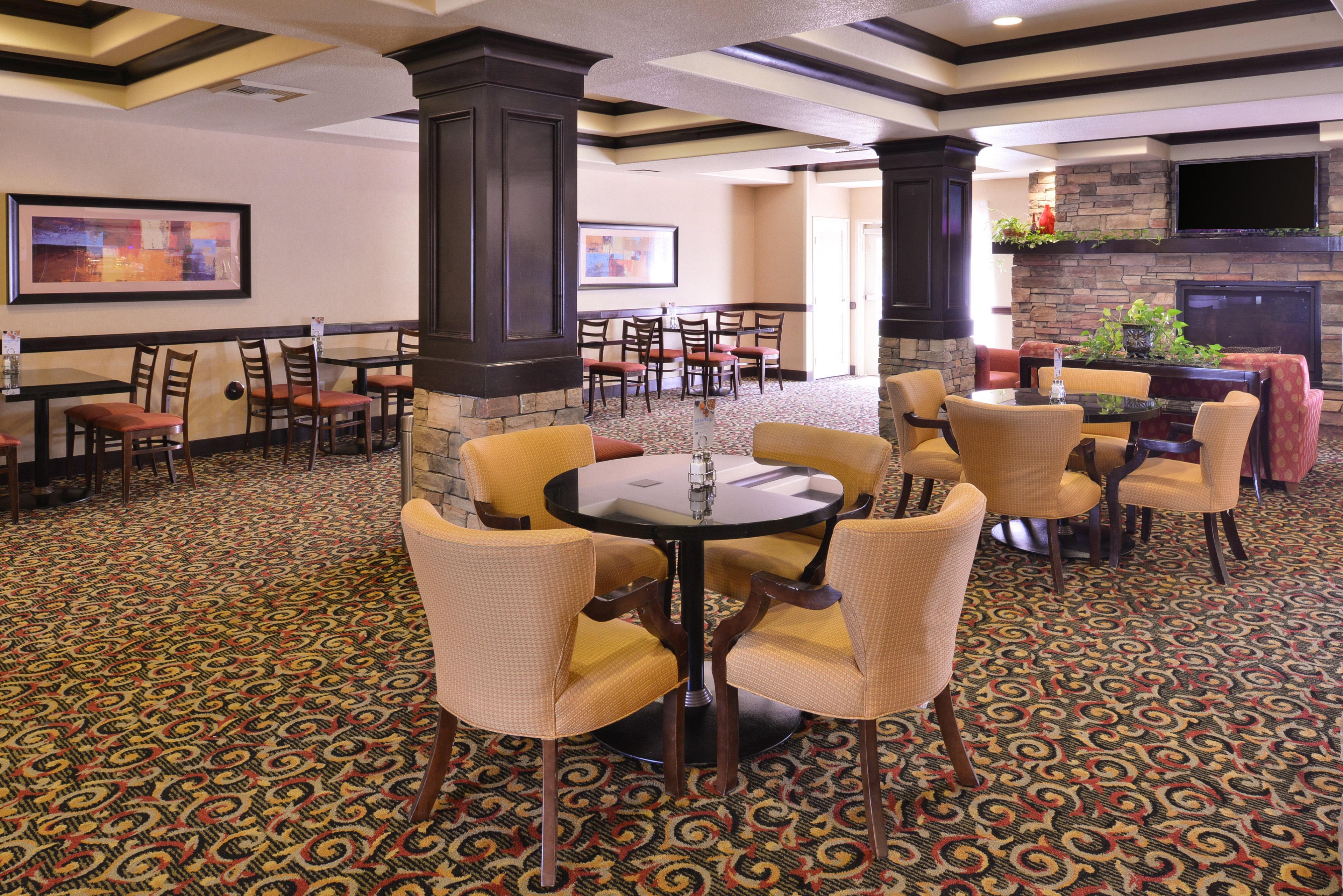 Holiday Inn Express Hotel & Suites Lincoln-Roseville Area, An Ihg Hotel Exterior photo