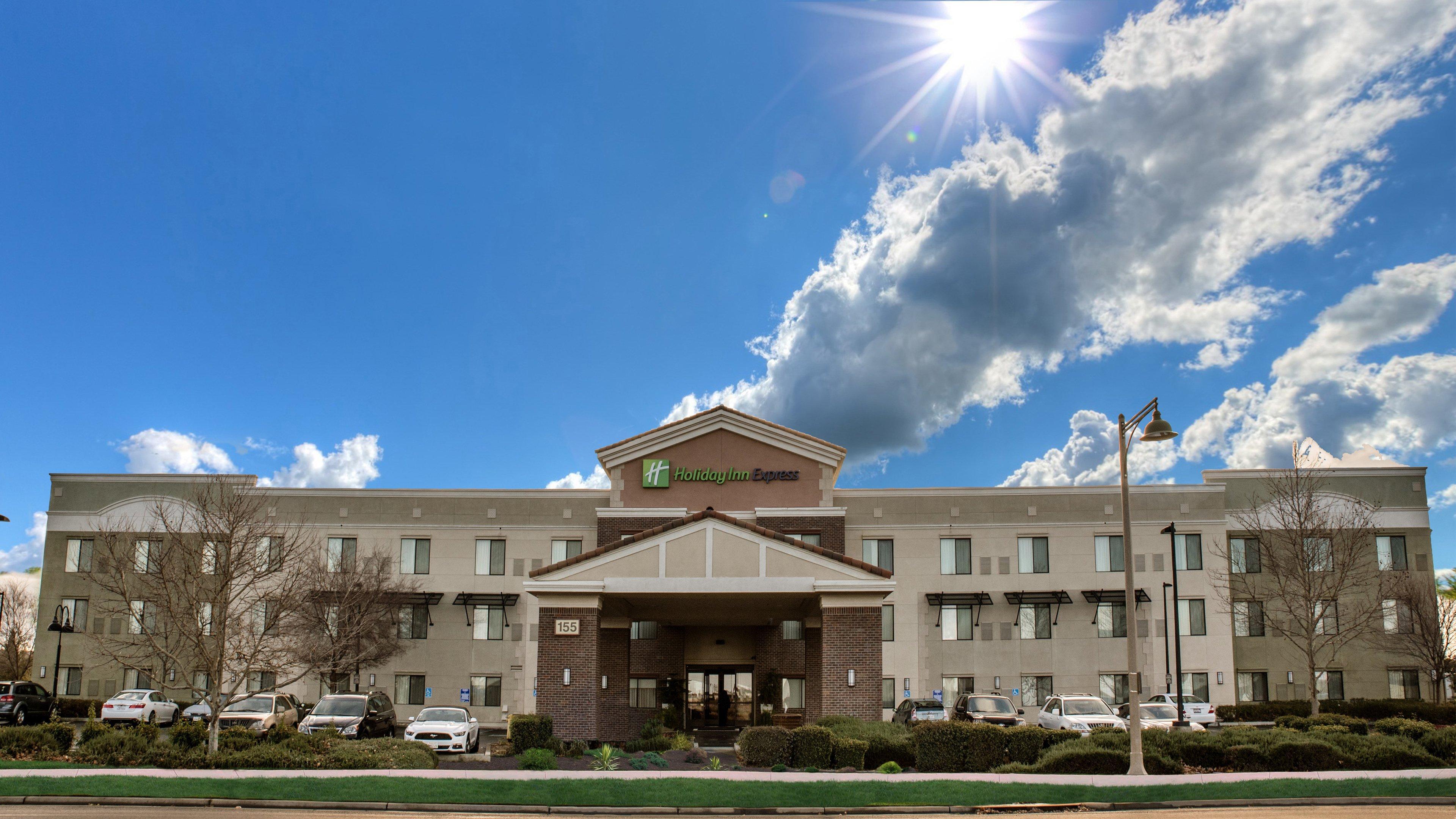 Holiday Inn Express Hotel & Suites Lincoln-Roseville Area, An Ihg Hotel Exterior photo