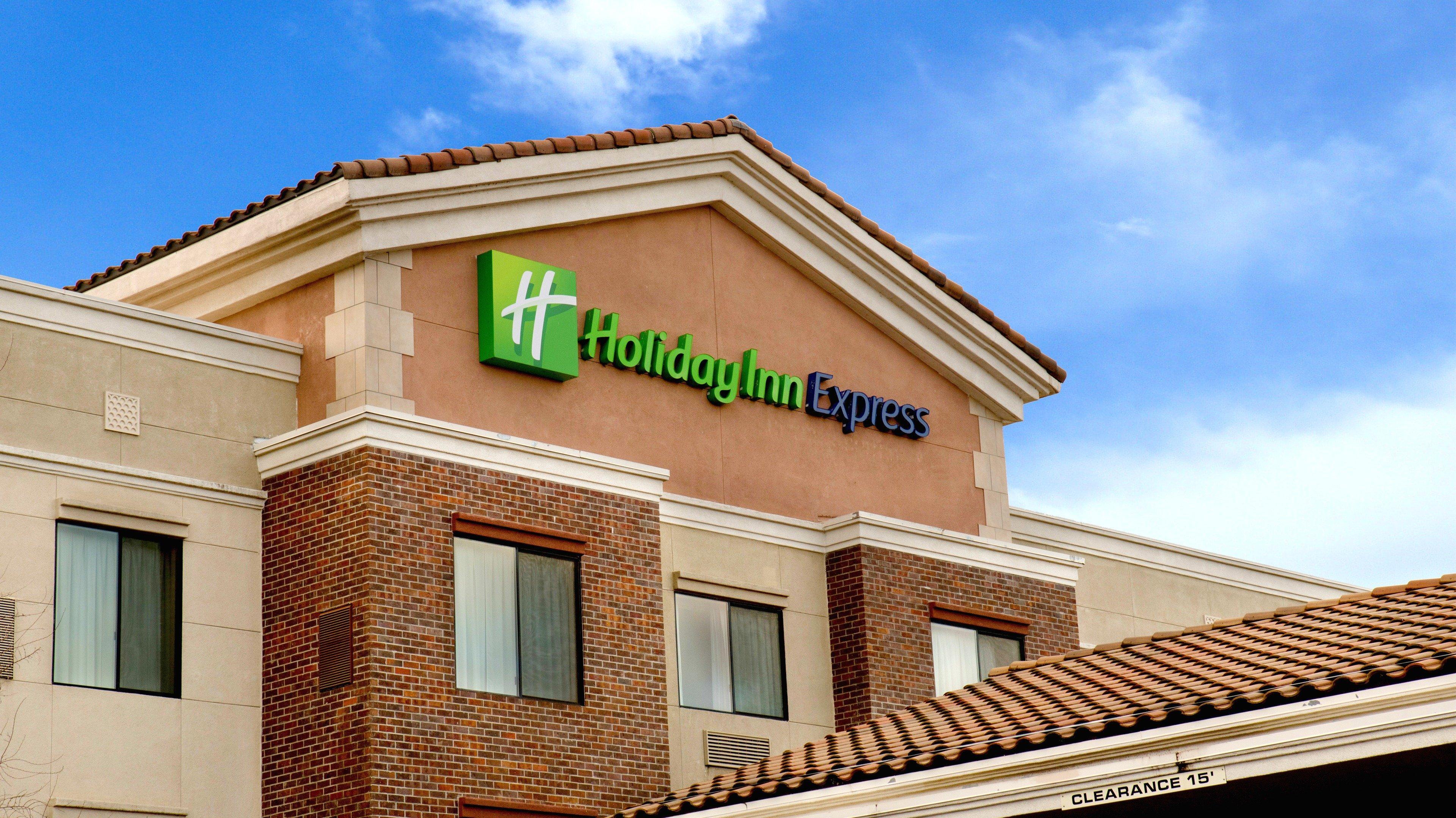 Holiday Inn Express Hotel & Suites Lincoln-Roseville Area, An Ihg Hotel Exterior photo