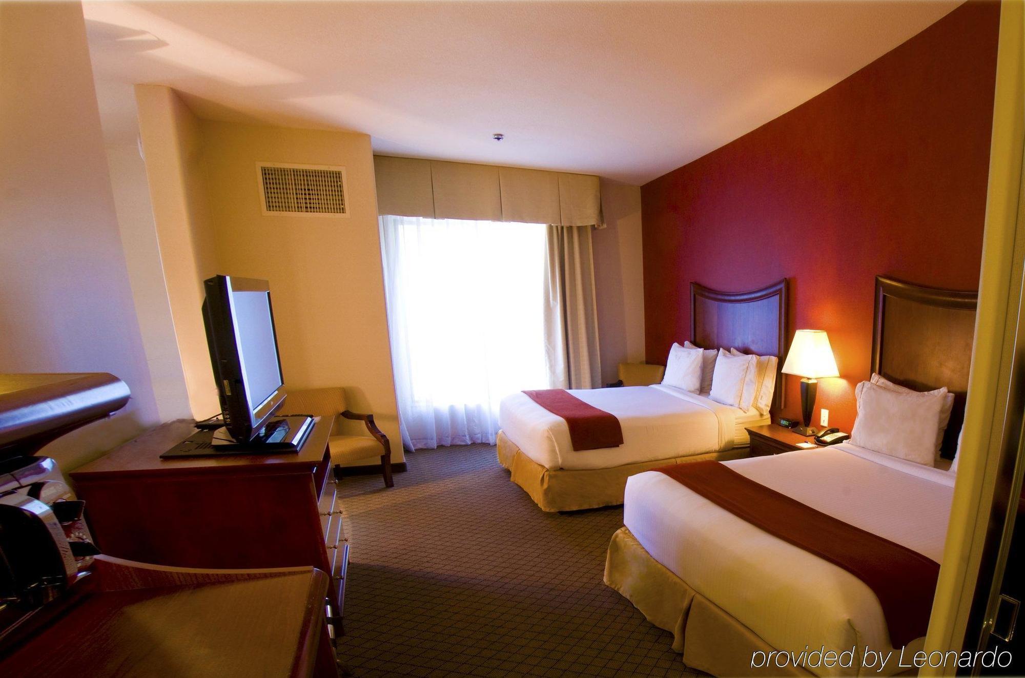 Holiday Inn Express Hotel & Suites Lincoln-Roseville Area, An Ihg Hotel Exterior photo